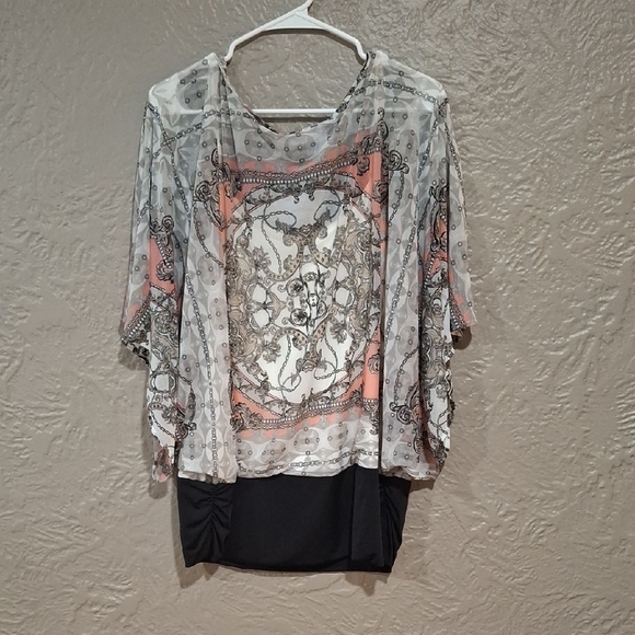 Jennifer Lopez Gray and Pink Graphic 3/4 Sleeve Blouse - Picture 5 of 8